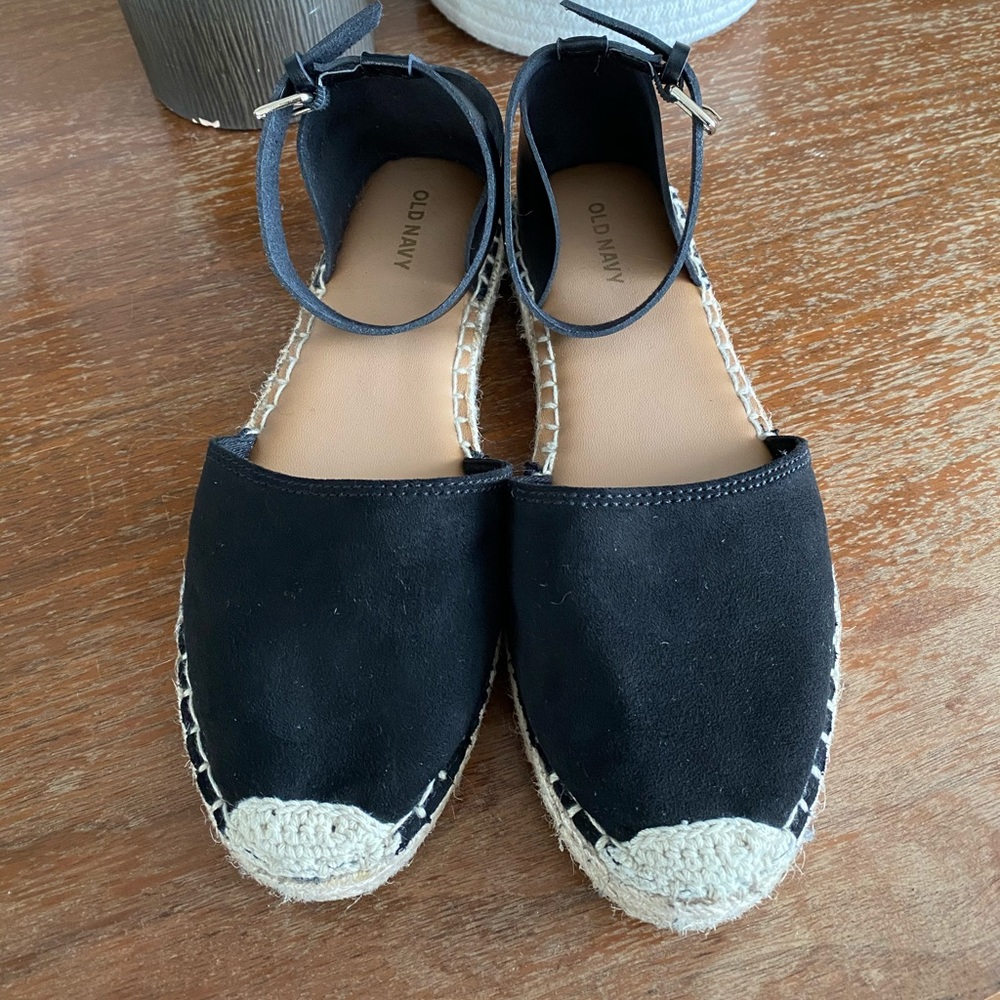 Old Navy Closed Toe Strapped Sandals